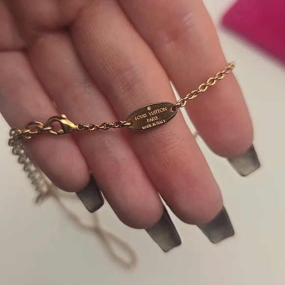 Louis Vuitton Essentiel V Gold Tone Pink Rhinestone Necklace (VERY GOOD)COA✨️💖✨ - Picture 10 of 11